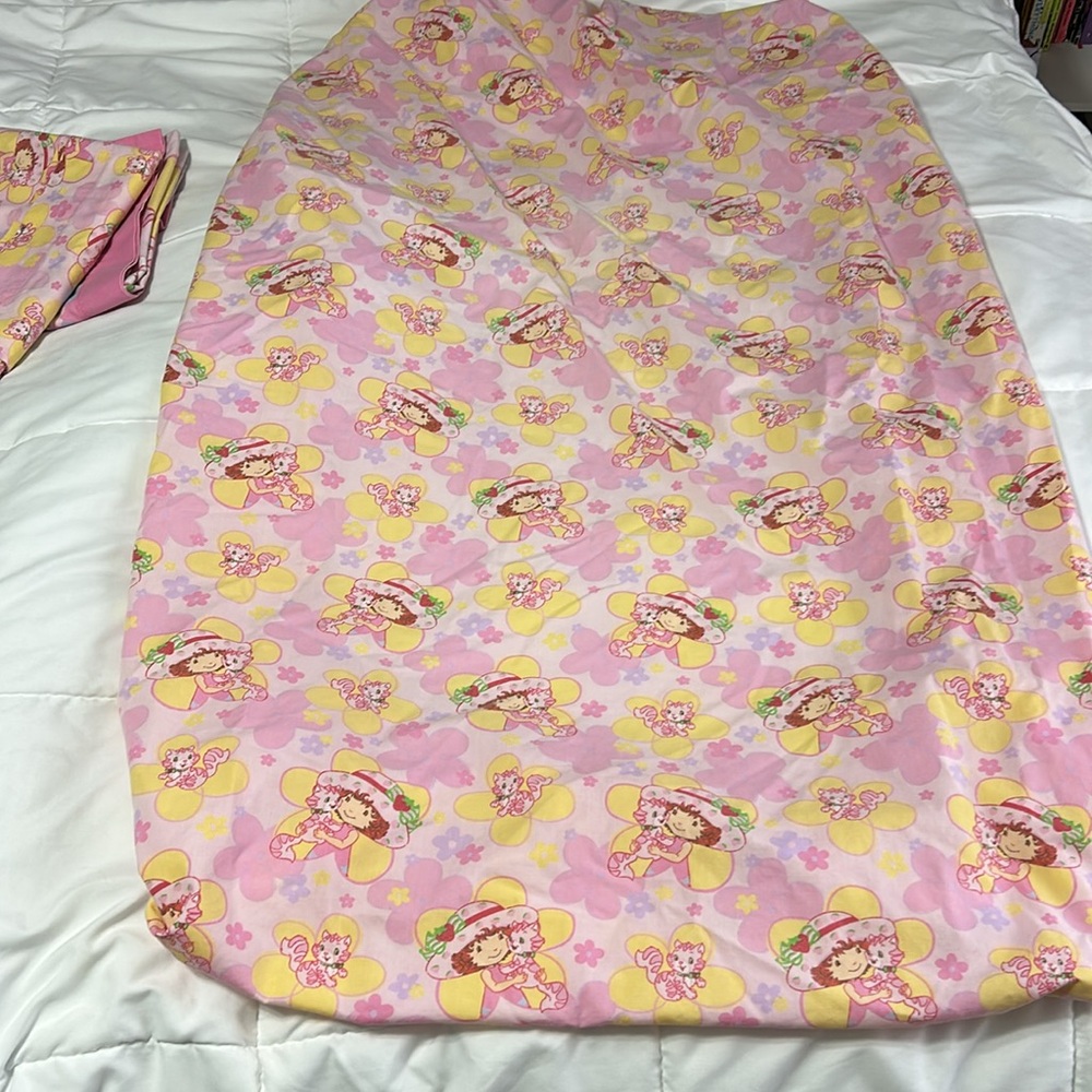 🍓🍰Vintage Strawberry shortcake crib/toddler sheet set - Picture 11 of 15